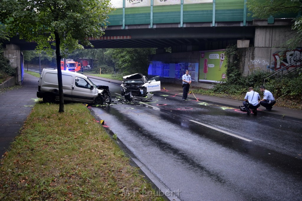 VU Frontal Koeln Hoehenhaus Berlinerstr vor Leuchterstr P06.JPG - Miklos Laubert